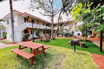 Image de Spacious 2-Bedroom Retreat in Fort Lauderdale | Steps from Beaches & Dining