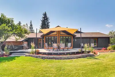 Image de Libby Home on Golf Course w\/ Deck & Mtn Views!