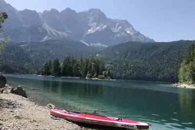 Image de Studio 'Ferienwohnung Stuiben Garmisch' avec vue sur les montagnes, piscine partagée et Wi-Fi