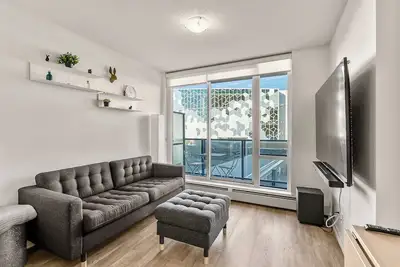 Image de Stylish East End Apartment with Home Office