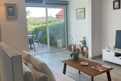 Image de appartement avec vue mer, piscine et grande terrasse privée