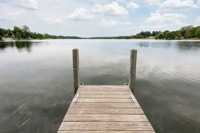 Image de Central Lake Cozy Retreat | Ac | Boat Launch | Fire Pit