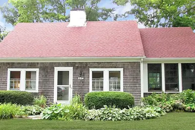 Image de New Listing! 3bd Home--A/C, Hot Tub, Fire Pit, Close to Shining Sea Bike Path, Beaches & Main St