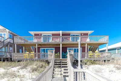Image de Fins To The Left - Oceanfront! Dog Friendly!