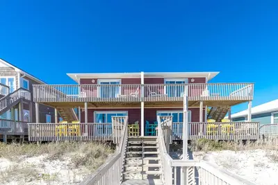Image de Fins To The Right - Oceanfront! Dog Friendly!