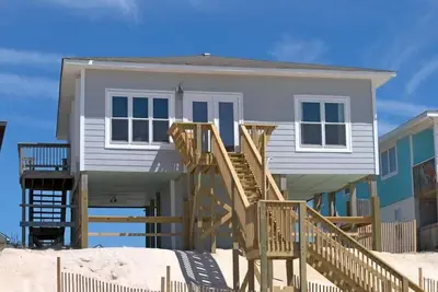 Image de Moondoggy - Classic 3br Oceanfront Home with Modern Touches