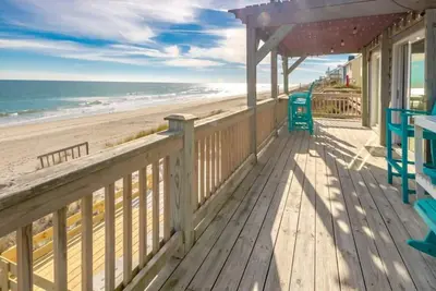 Image de Surf Club - Oceanfront, 3 bedroom, gorgeous home in Surf City! Dog Friendly!