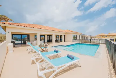 Sea Breeze Villa - Located within Tierra del Sol
