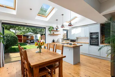 Image de Charming Family Home with Stoves and Garden