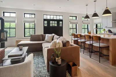 Image de Expansive Stowe Townhome | Near Downtown