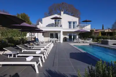 Image de Villa Belladonna - belle villa avec piscine chauffée et jacuzzi, a seulement quelques minutes en voiture de la plage