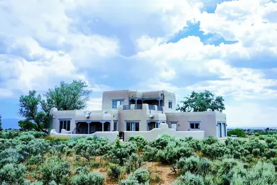 Image de Beautifully appointed 2 story Adobe Home with 360 degree views