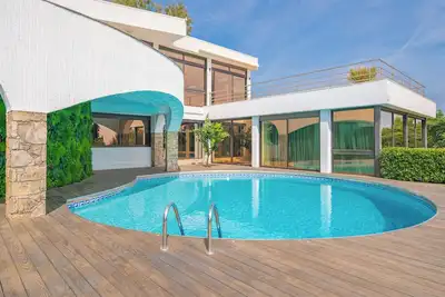 Image de Villa Emilia, offrant une magnifique vue mer, au cœur de Super Cannes