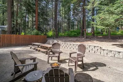 Image de Alpine Getaway-Hot Tub, Dogs Ok, Propane Firepit