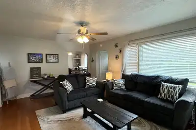 Image de Lovely& Spacious 4-bedroom house in charming Roanoke with WiFi, Ac, King Bed