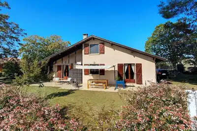 Image de Maison avec 2 appartements avec piscine & près de la plage