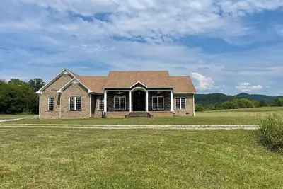 Image de Luxury 3-bedroom/3-bath/5-acre retreat in the tranquil foothills of Tn