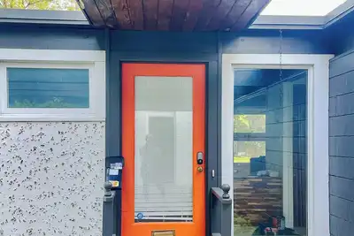 Image de Mid-Century Prairie House by Su W/espresso/coffee bar, workspace & fast Wi-Fi
