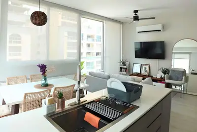 Image de Cozy 2-bedroom apartment in the heart of Panama City with pool, laundry, gym, Ac