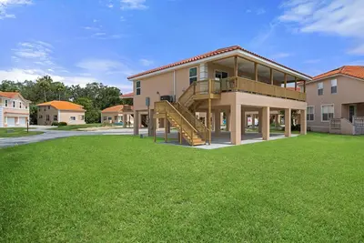 Image de New, August 2024! Beautiful porch, view of Marina