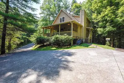 Image de This cute mountain home is perfect for your family getaway