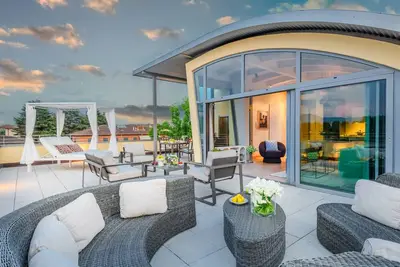 Modern Panoramic Loft with Terrace, Elevator, Parking