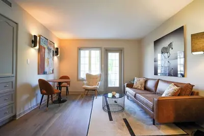 Image de Luxurious Studio with King Bed with Heated Pool