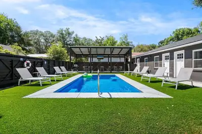 Image de Pool Oasis! Park Circle - 10 minutes to Downtown