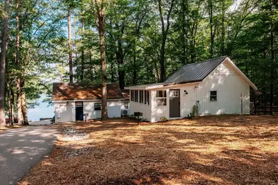 Image de Arbutus | Pets Ok | King Beds | Winter Wonderland!