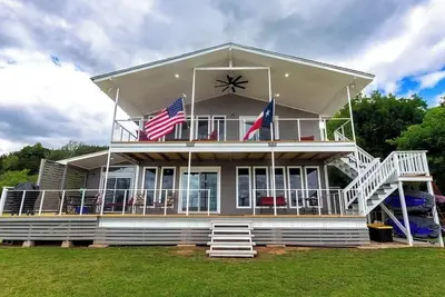 Image de Modern Lake Grandbury Waterfront Home!