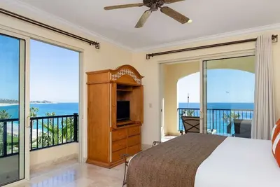Image de Confirmed reservation 2 bdrm suite at Villa Del Arco Great views, on the beach.