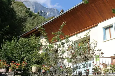 Image de Ferme de pays rénovée située entre Chambéry et Albertville, villes d'Art et d'Histoire. Situation id