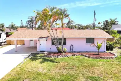 Image de 2 bed, 1 bath Venice Pool Home