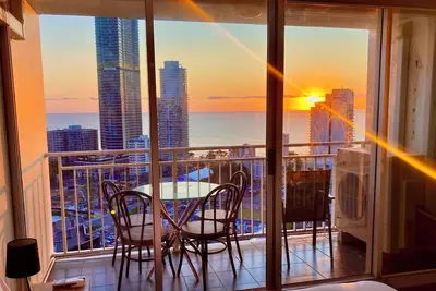 Image de Stunning Ocean Views from Every Room \n24th level \nFully Aircond Cental location!