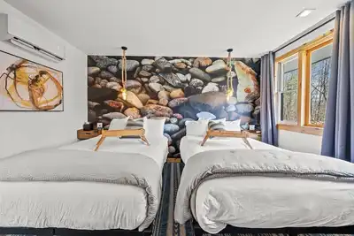 Image de Sleep in Serenity-A Peaceful Retreat Inspired by the Flow of the River