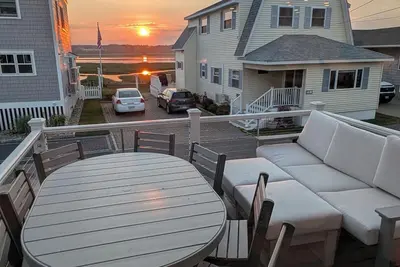 Image de Spacious 6 Br, 4. 5ba with water views across street from beautiful Wells Beach
