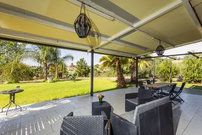 Image de Villa \"Green Garden\" avec terrasse privée, Wi-Fi et climatisation