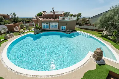Image de Maison de vacances 'Villa Leon with Private Pool' avec vue sur la mer, Wi-Fi et climatisation