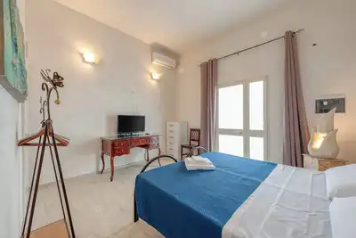 Chambre 'Anghelos - Piromafu' avec Terrasse partagée, Wi-Fi et Climatisation