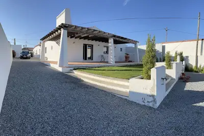 Image de Maison de vacances 'Casa Das Chaminés' avec terrasse privée, jardin privé et Wi-Fi