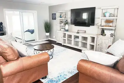 Image de Pet-Friendly Home, Great Dock, Waterfront, Lake Views, Boat Slip