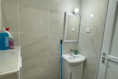 Image de Studio très confortable avec grand jardin pour stationner véhicule transports