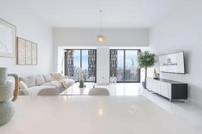 Image de Bright & Elegant Home on the 44th at Cayan Tower