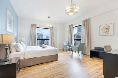 Spacious Jbr Home steps away from the Beach
