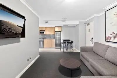 Image de KozyGuru | Haymarket | High Level 2b Apt