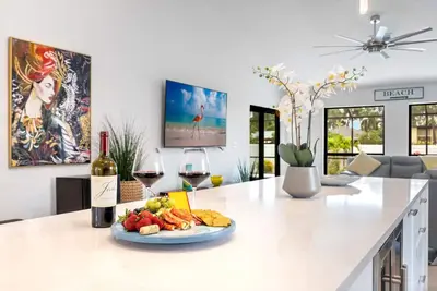 Image de 3mins2Beach-Sleeps10-Pool+FencedYard-Bikes-Patio
