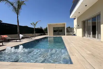 Image de Villa neuve de 240m2, pestations luxe, piscine, 4 suites, grand confort, 10 mn des plages exceptionnel
