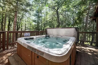 Image de Forest Experience+Hottub+Minutes to Bear Mountain