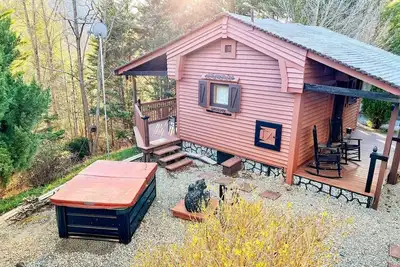 Image de Tiny Hidden Gem, Wifi, Hot tub, Fire pit, Secluded\n