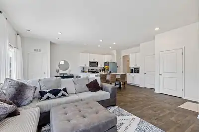 Image de Wonder Lake Elegance: Serene 2br Townhome Retreat